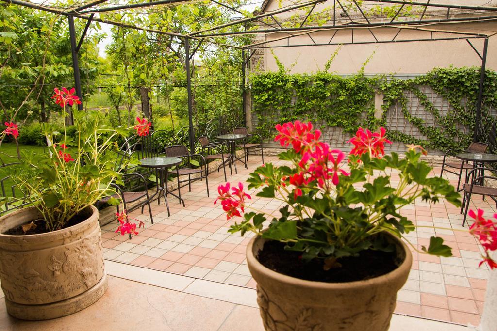 Aparthotel Yuzhniy Dvorik Odessa Exterior foto