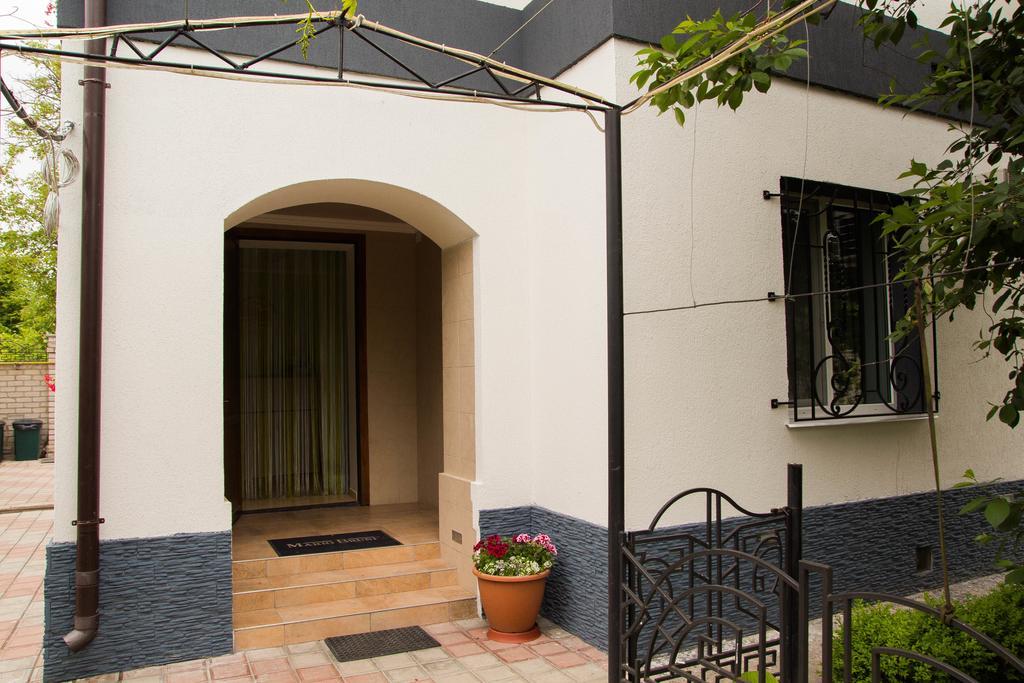Aparthotel Yuzhniy Dvorik Odessa Exterior foto