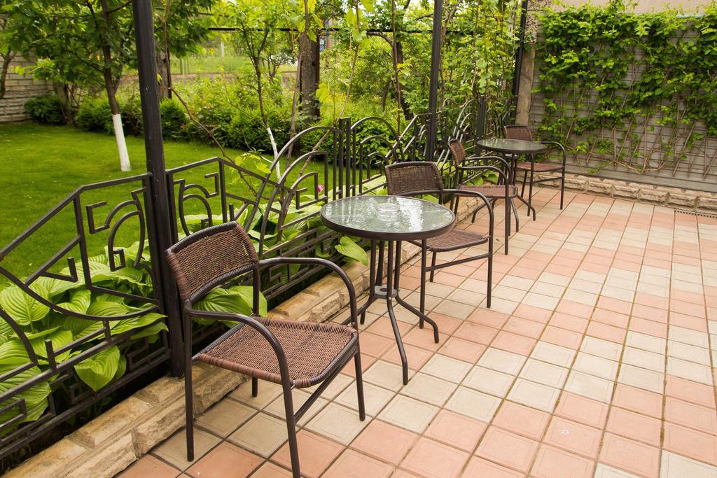 Aparthotel Yuzhniy Dvorik Odessa Exterior foto