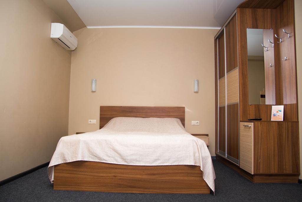 Aparthotel Yuzhniy Dvorik Odessa Exterior foto